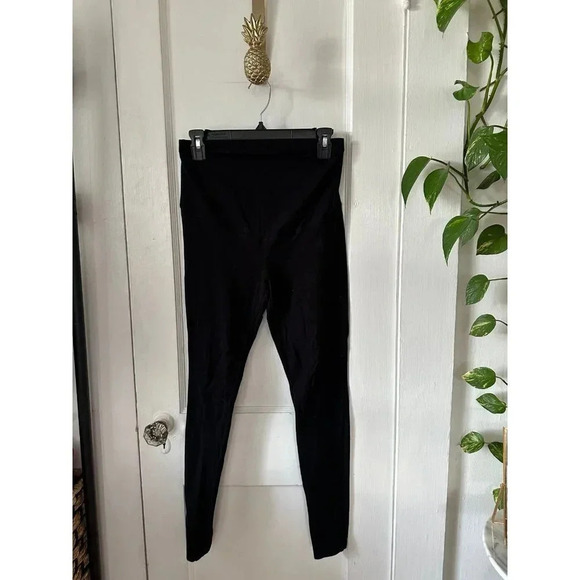 Old Navy Active Women’s size Small black leggings - Picture 1 of 6